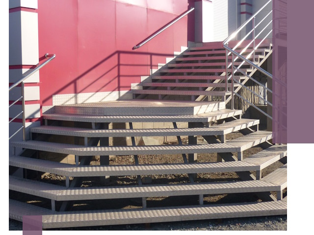 Лестницы для магазина в Нижневартовске — изготовление и монтаж