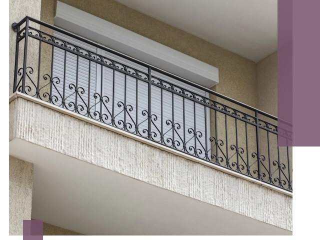 Балконные ограждения из металла и стекла в Нижневартовске для домов