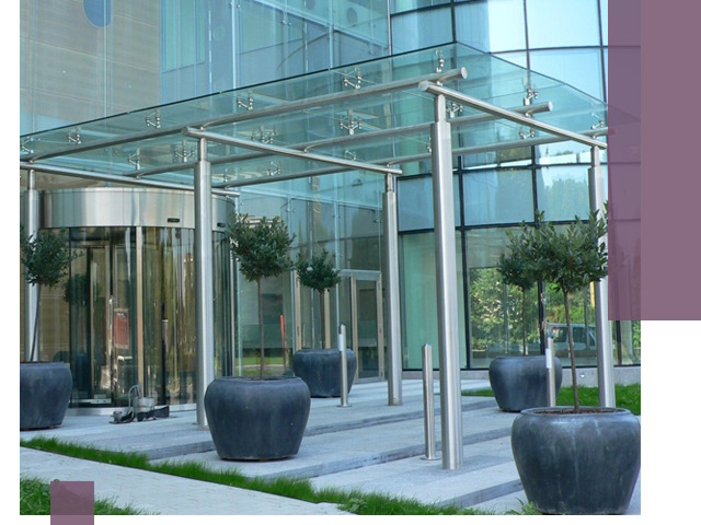 Навесы из стекла на заказ в Нижневартовске — монтаж и установка